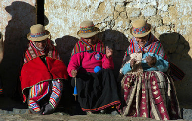 Gorro de bebé de Alpaca tejido a mano-Gorro de bebé con orejas de conejo-Comercio Justo Bolivia