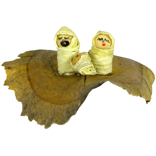 <center>  Nativity using and Acacia Leaf as the Base - Handmade by Camari Artisans in Ecuador </center>