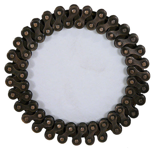 <center>Small Round Photo Frame made of Upcycled Bicycle Chain</br>Interior of Frame Measures  3-1/2" diameter</br>Entire Frame Measures 5-1/4" diameter x 2-1/2" deep</center>