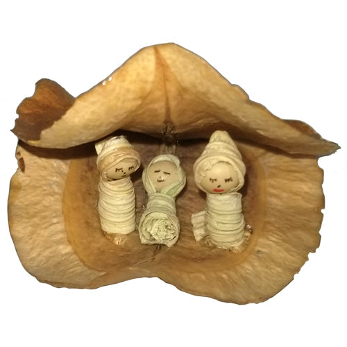 <center>Nativity using two Acacia Leaves - Handmade by Camari Artisans in Ecuador <center>